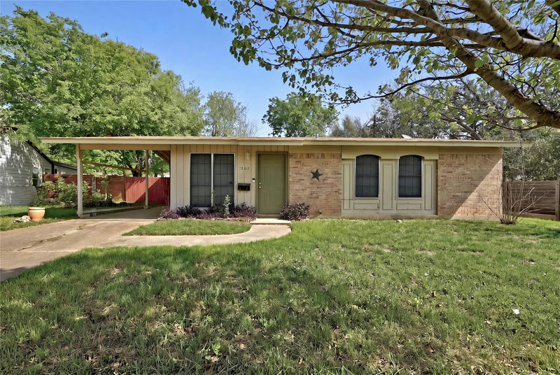 1402 Camelot Cir — exterior