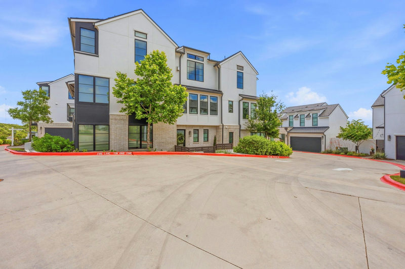 702 Ariana Ct — exterior