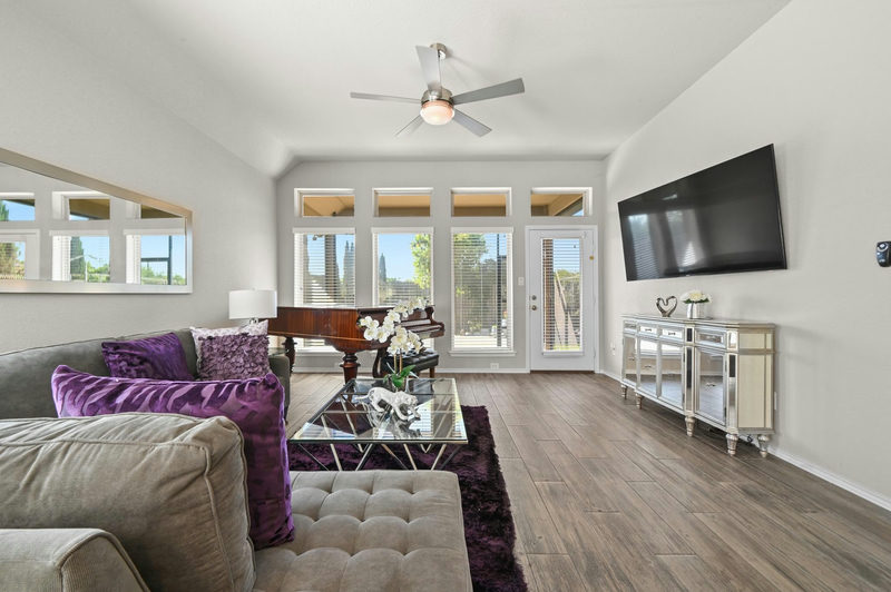 373 LACEY OAK Loop