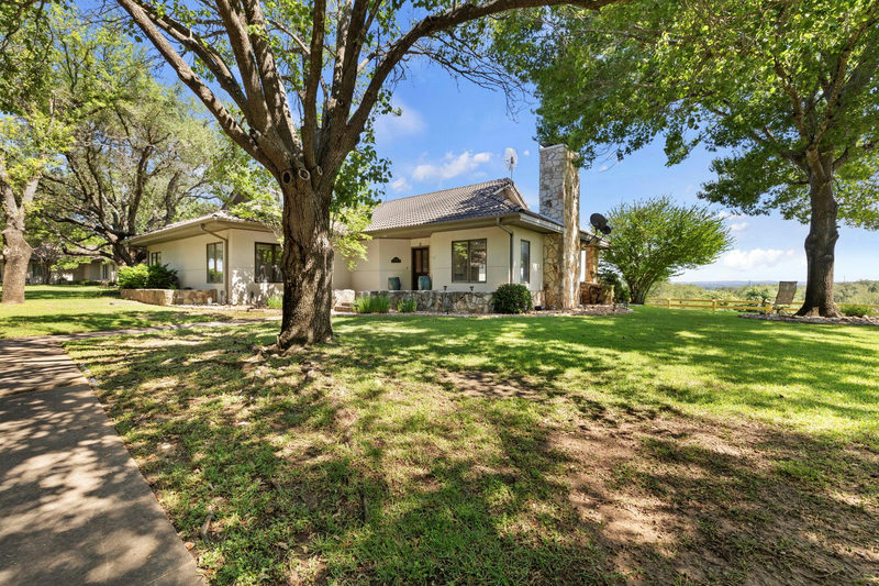 1609 Clubhouse Hill Dr — exterior