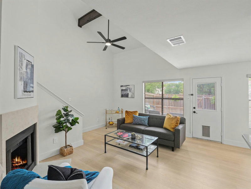 512 Eberhart Ln #1003 — exterior