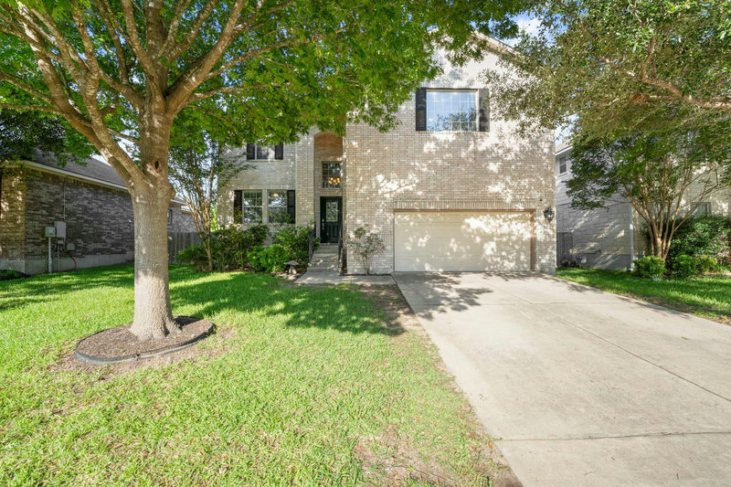 411 Olmos Dr — exterior