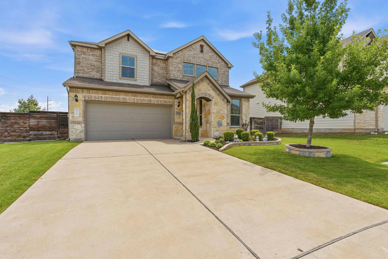 14215 Alloro Dr — exterior