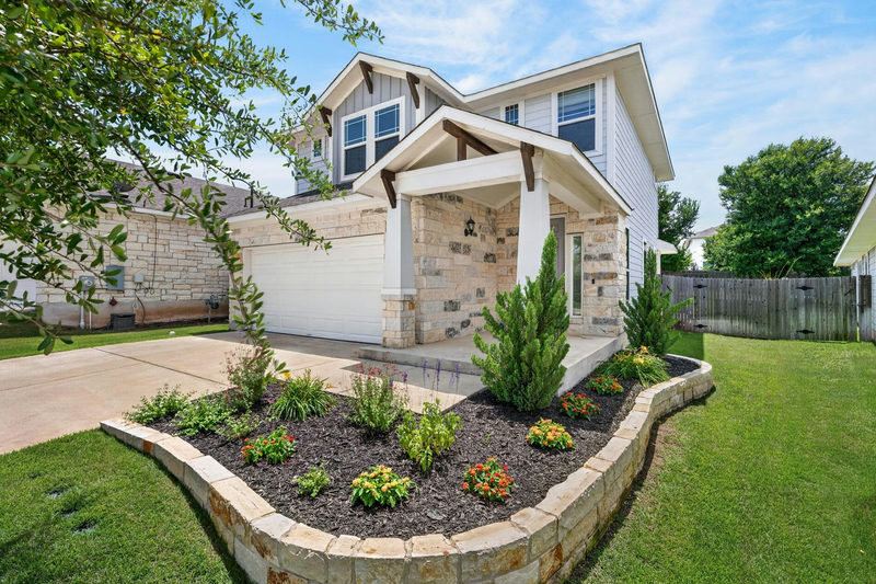205 Oakstone Dr — exterior