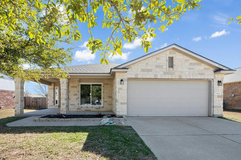 1016 Flanagan Dr — exterior