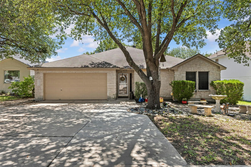 7513 Vol Walker Dr — exterior