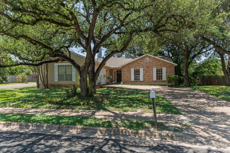 1015 Huntridge Dr — exterior