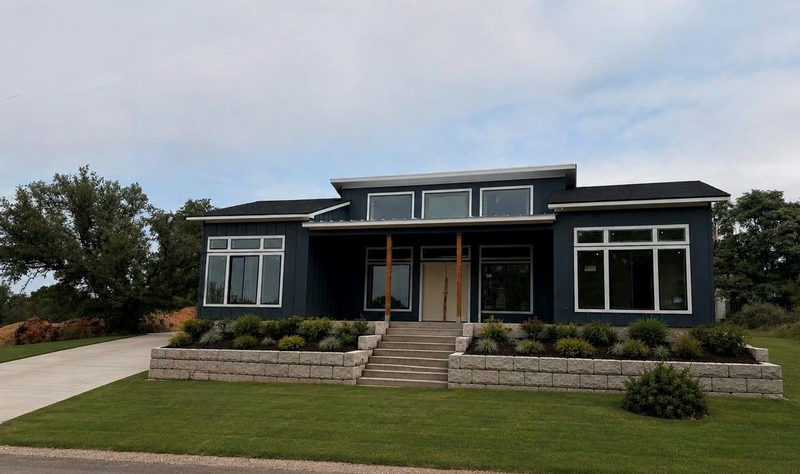 214 W Bluebriar Dr — exterior