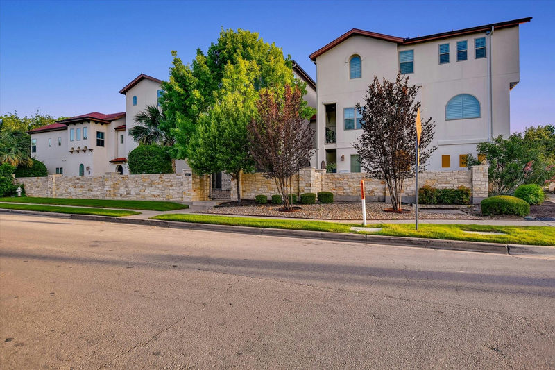 2207 Pasadena Dr #1