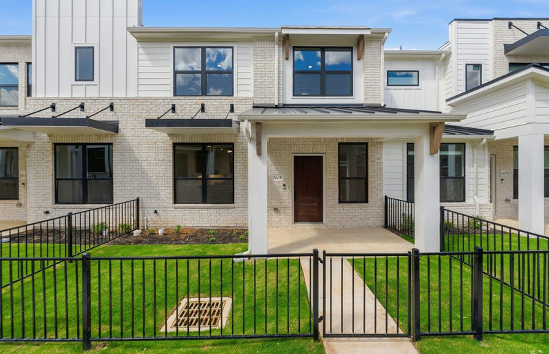 1280 E Main St #604 — exterior