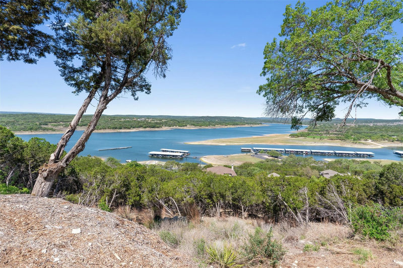 6203 Lakeshore Dr — exterior