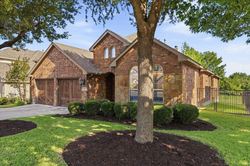 808 Bent Wood Pl