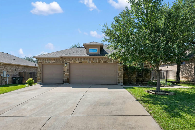 608 Algerita Dr — exterior