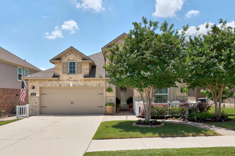 2105 Prairie Oaks Dr — exterior