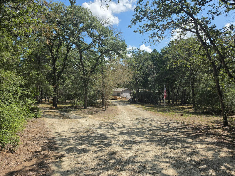 319 Green Oaks Dr — exterior