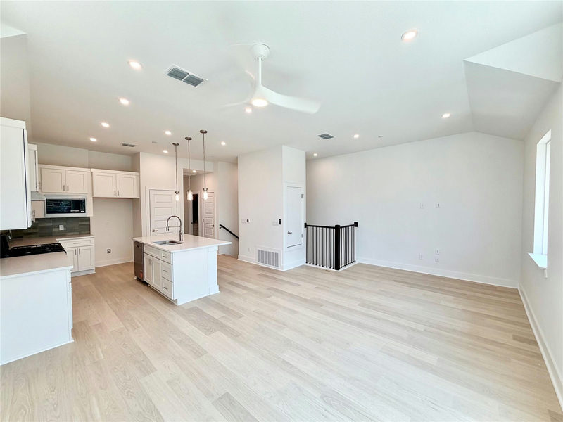 200 W 56th St #8101 — exterior