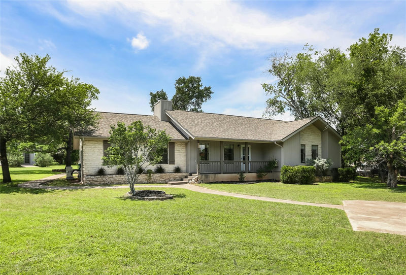 402 Post Oak Ln — exterior