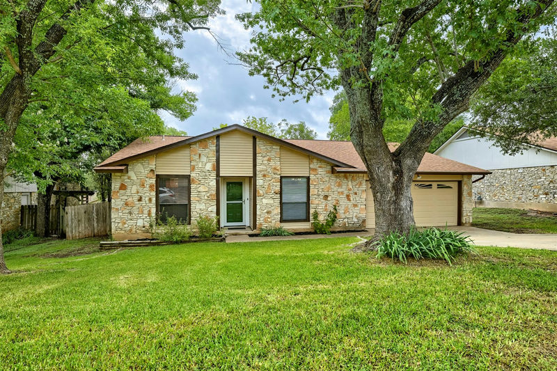 8601 Danville Dr — exterior