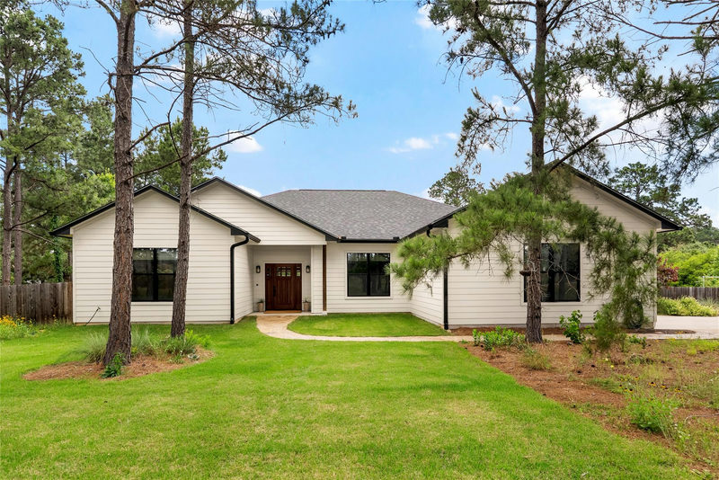 111 Green Grass Ln — exterior
