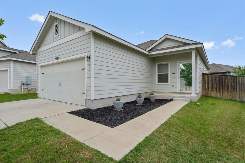 791 Circle Way — exterior