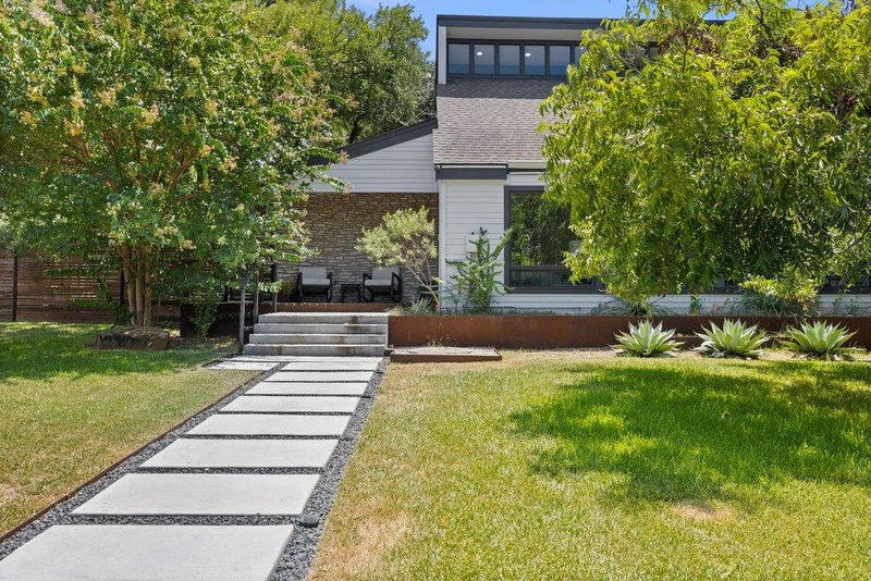 808 Vanguard St — exterior