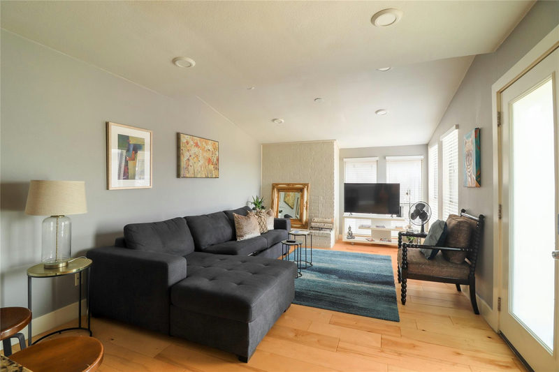 909 Reinli St #221 — exterior