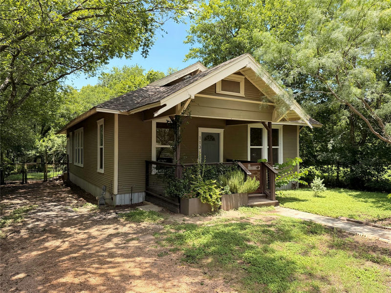 1136 Eleanor St — exterior