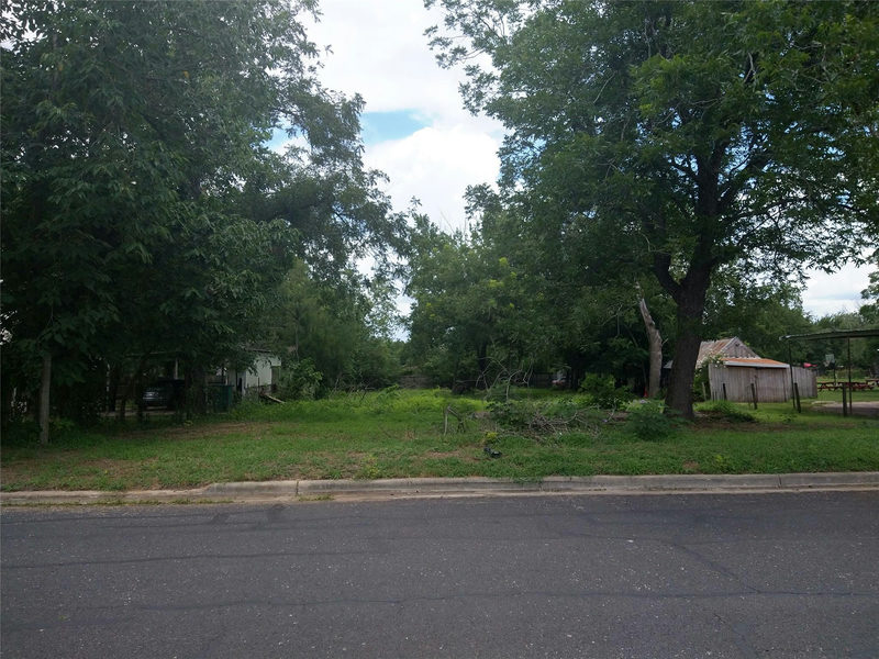 409 W Brenham St — exterior