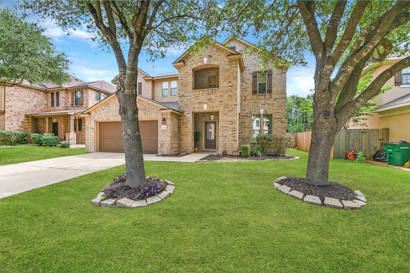 10229 English Oak Dr — exterior