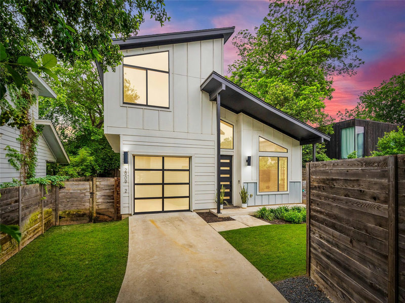 2909 E 3rd St #2 — exterior