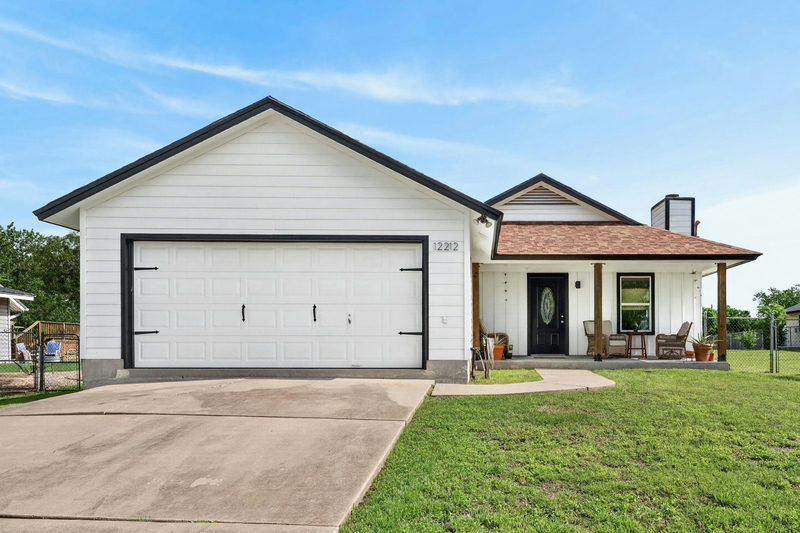 12212 Mustang Dr — exterior