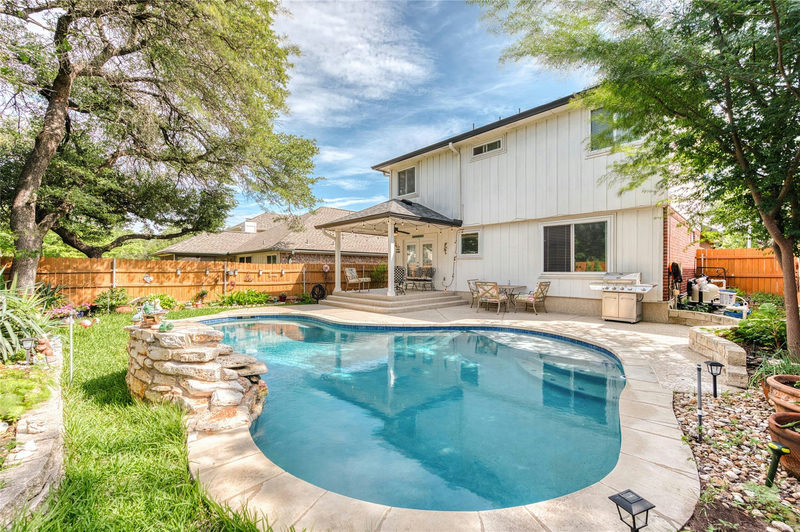 8325 Osborne Dr — exterior