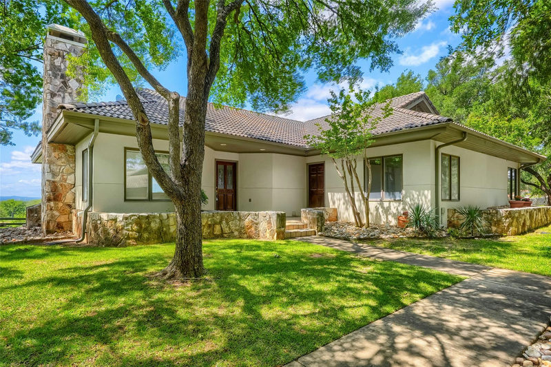 1607 Clubhouse Hill Dr — exterior
