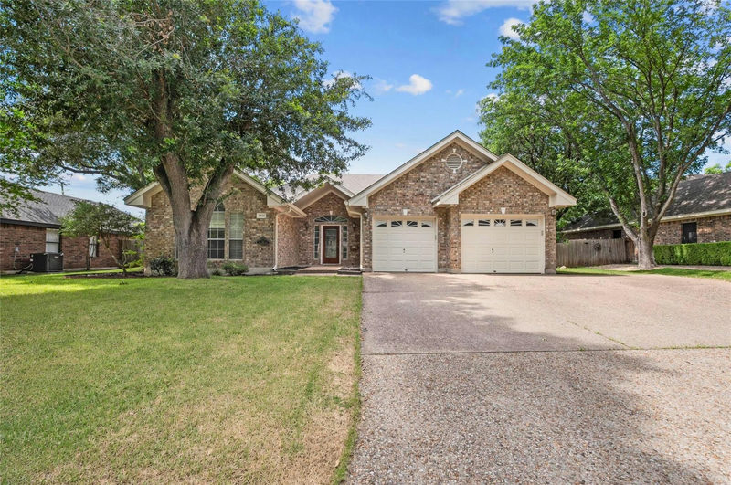 1906 Meadow Ridge Dr — exterior
