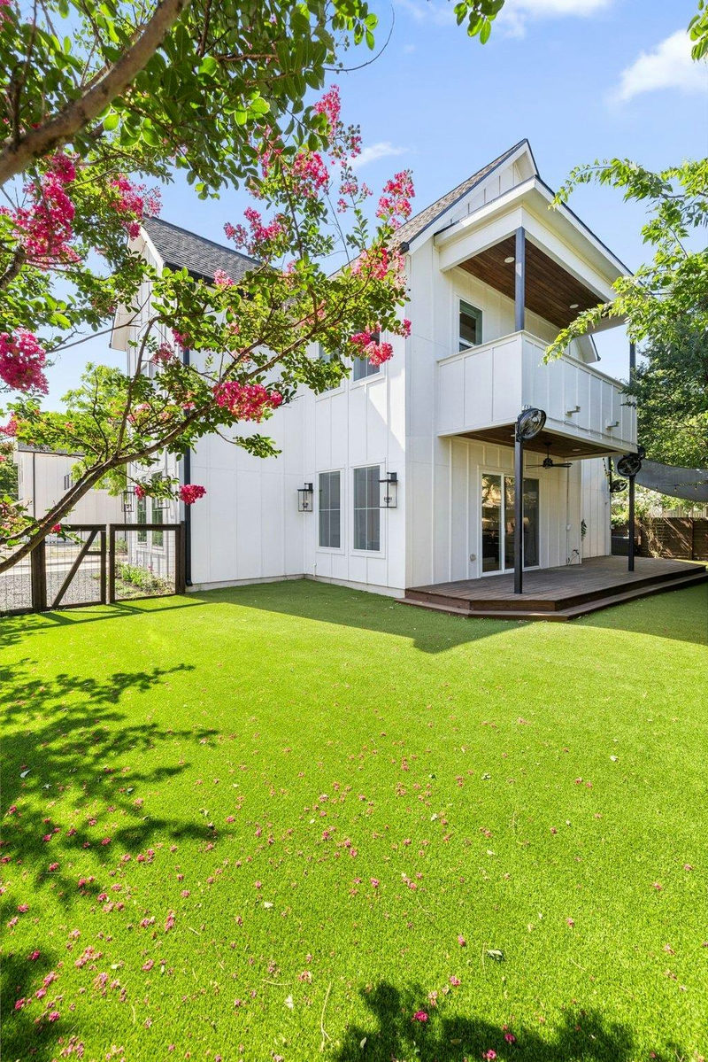 5601 Jackie Robinson St #1 — exterior