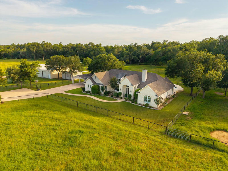 4140 County Road 467 — exterior