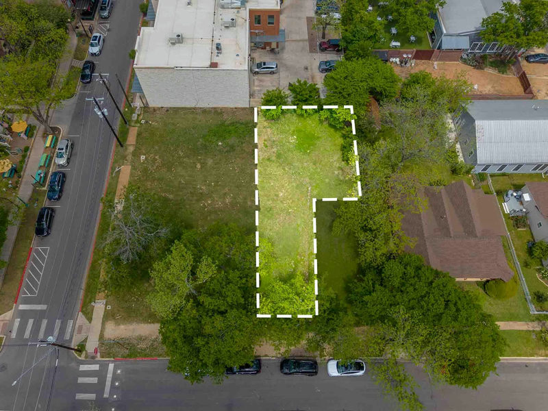 203 E 9th St — exterior