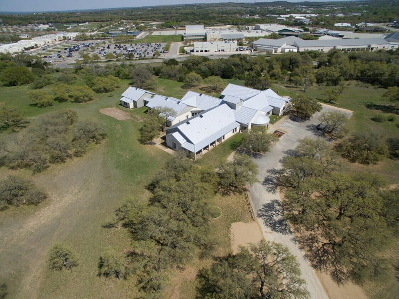 400 Old Hwy 290 Hwy — exterior
