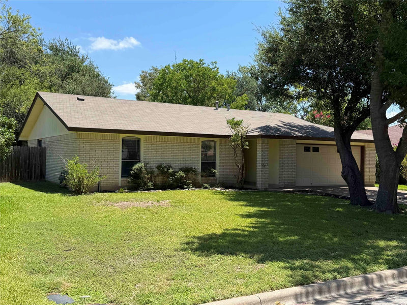 606 Brookhollow Dr — exterior