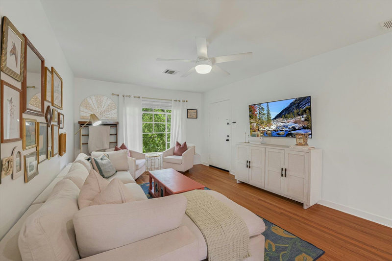 3309 Grooms St #208 — exterior