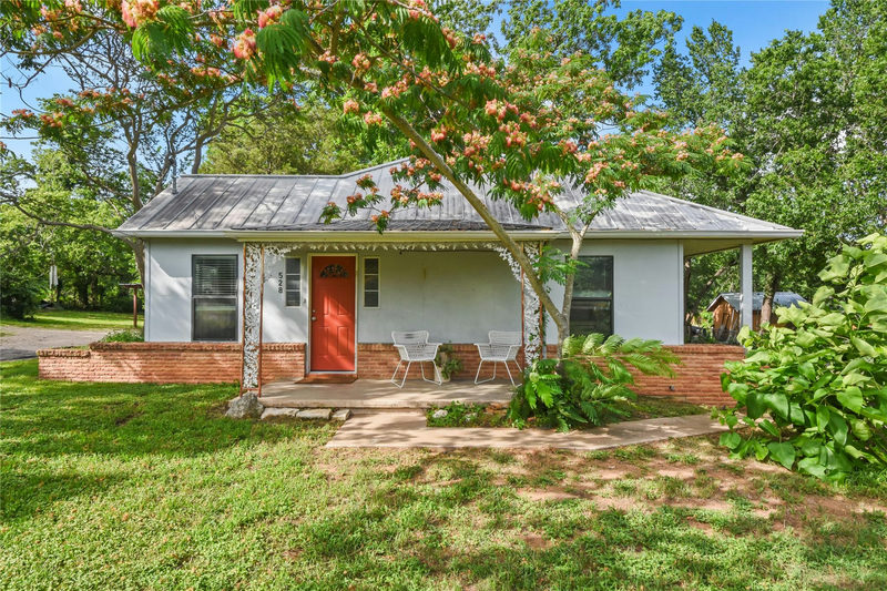 528 Old Mcdade Rd — exterior