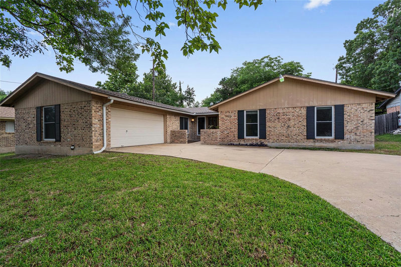 11306 April Dr — exterior