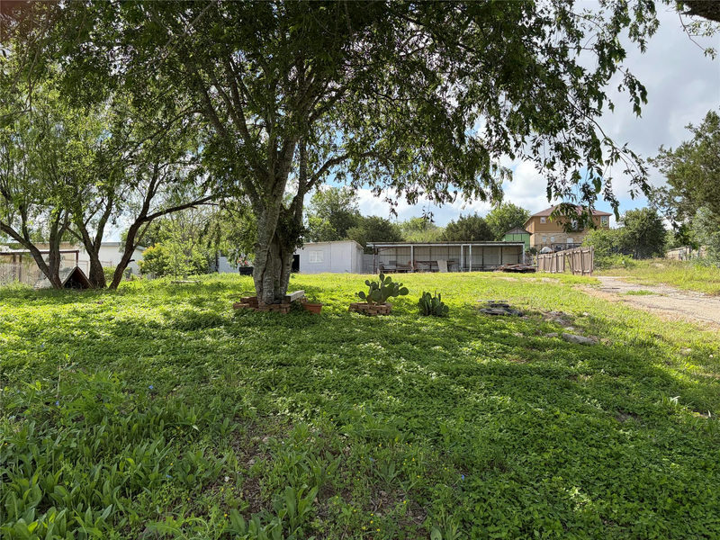 207 Cresthill Cswy — exterior