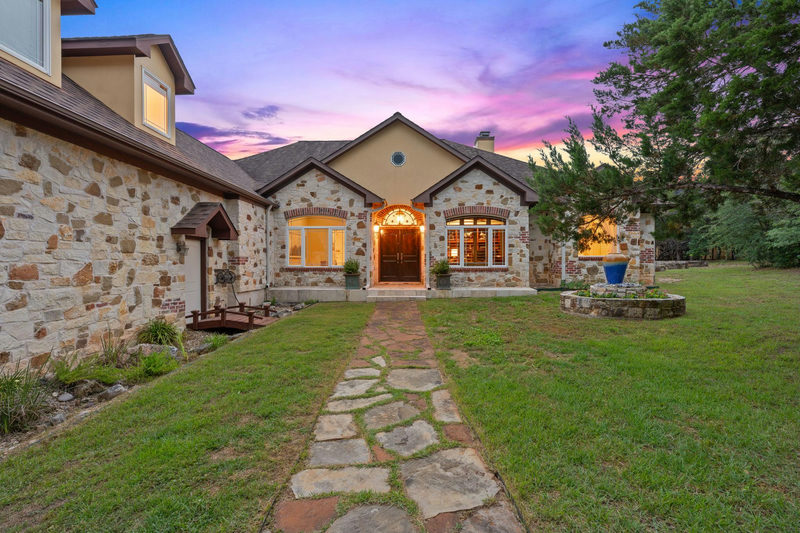8121 Bluff Trl — exterior