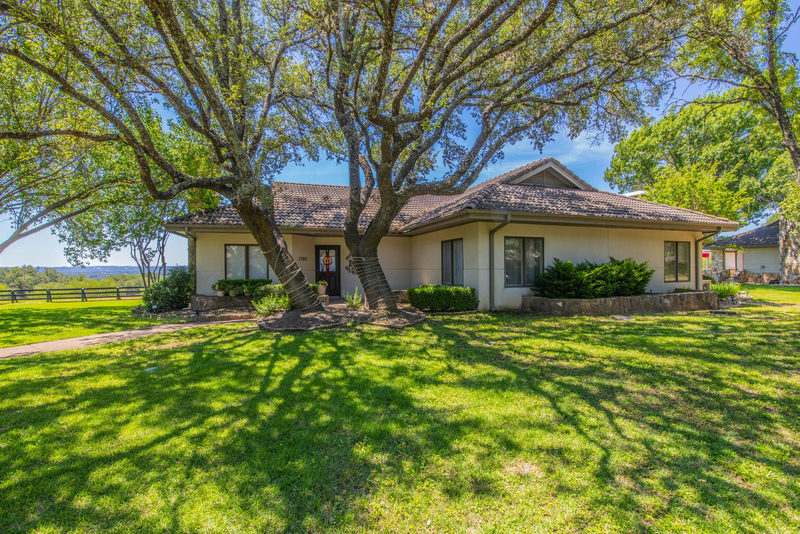 1703 Clubhouse Hill Dr — exterior