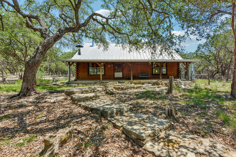 501 Oak Knob Dr — exterior