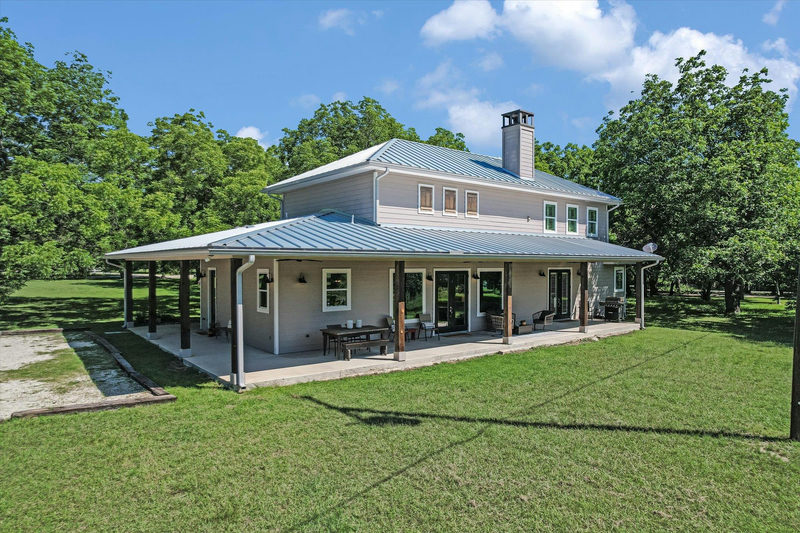 2700 Flite Acres Rd — exterior