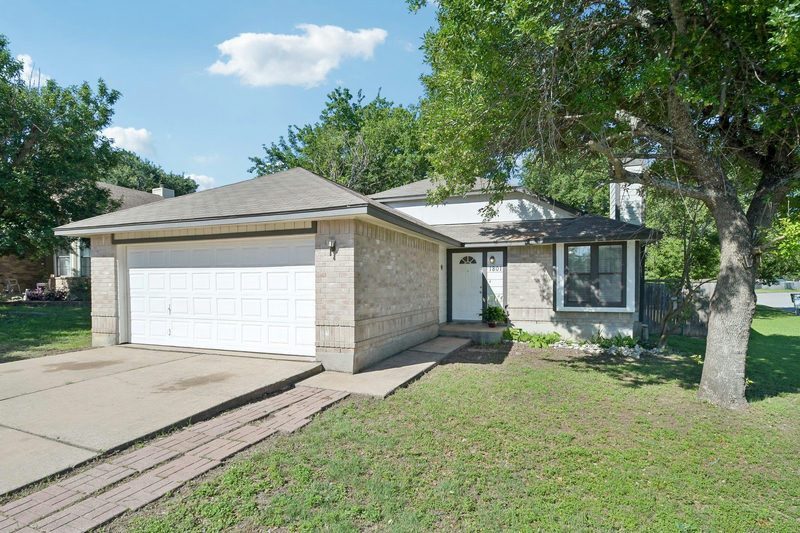 1801 Twisted Oak Dr — exterior