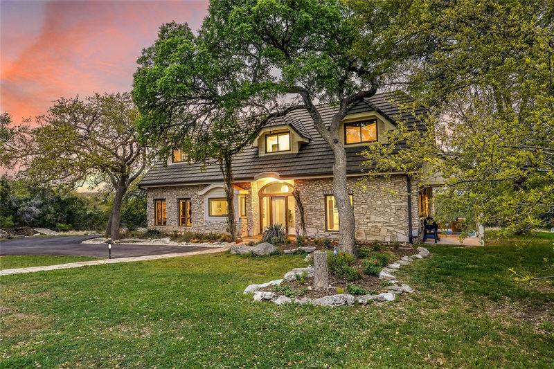 8004 Golden Oaks Ln — exterior