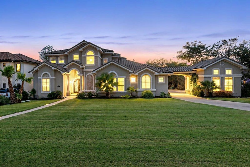 701 Hurst Creek Rd — exterior